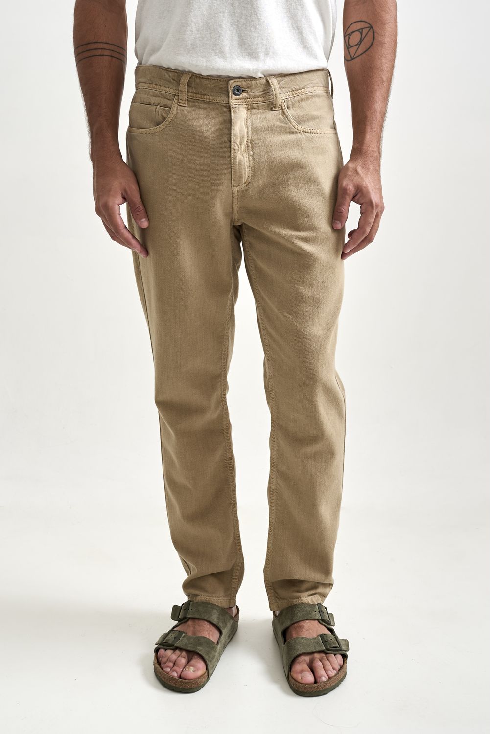 18010008_C05_3.jpg 18010008_C05_3.jpg