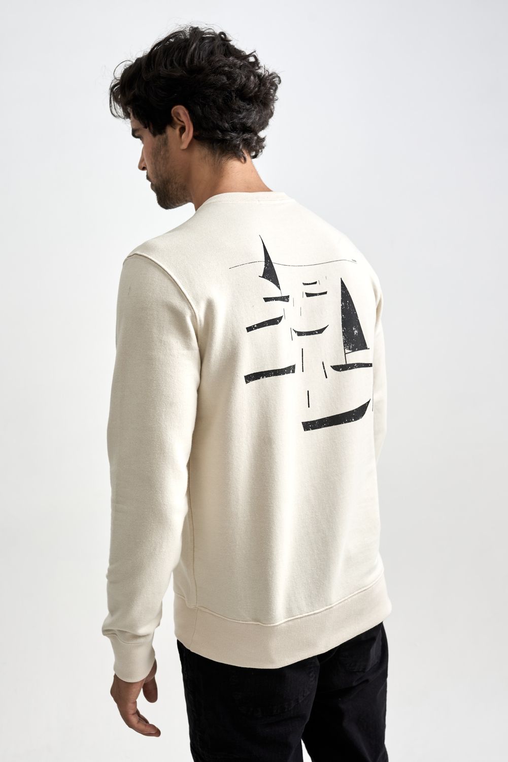 18050009_C05_7.jpg 18050009_C05_7.jpg