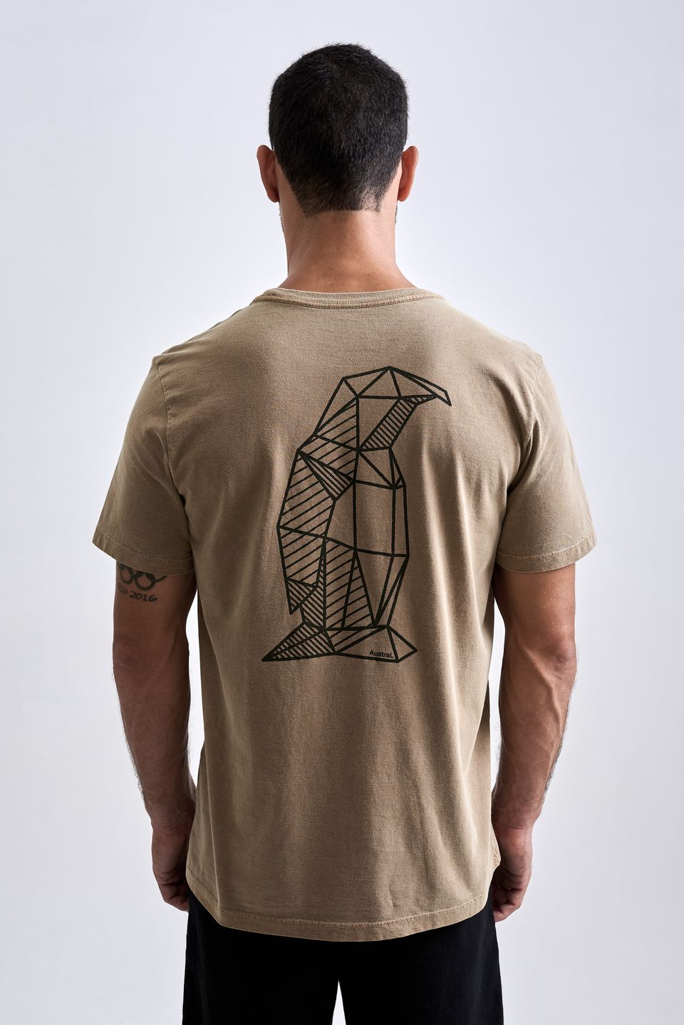 Camiseta Statue Stone Marrom